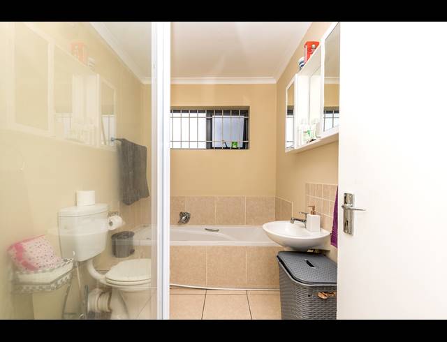 2 BEDROOM FLAT FOR SALE IN PLUMSTEAD